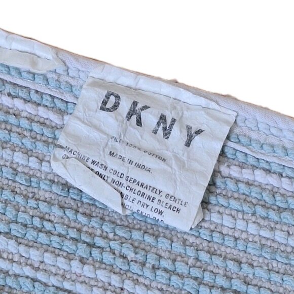 DKNY STRIPED BATH MAT 19 X 32 - Picture 3 of 3